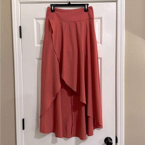HALARA Breezeful High Low Ruffle 2-in-1 Flowy Maxi Skirt in Flame Red - Picture 3 of 5